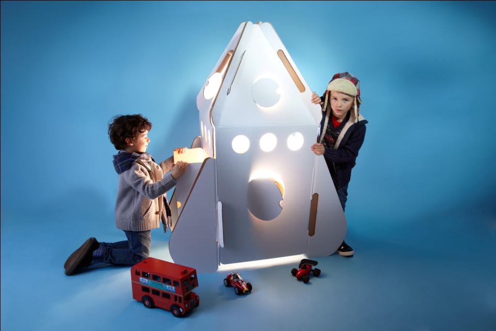 kidsonroof cardboard rocket 